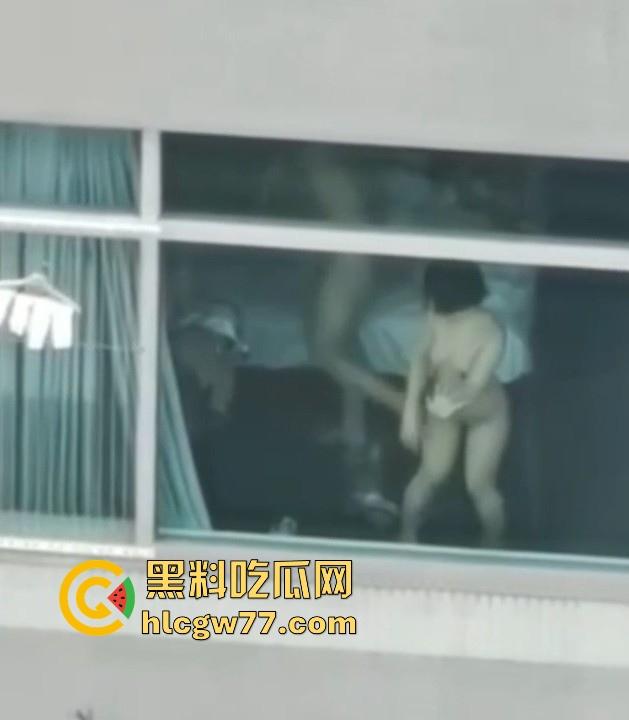 狗男女不拉窗帘激情性爱 窗前站立打桩爆操 全过程被对面楼瓜友偷拍记录！  第7张