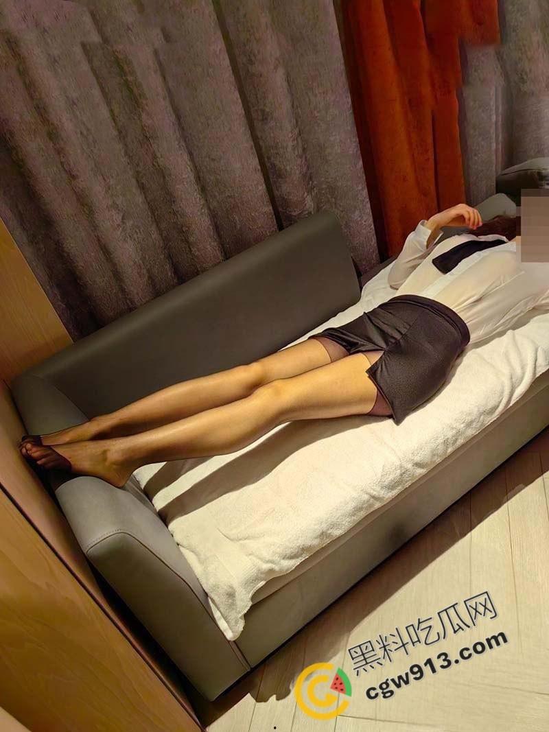 海角乱伦！嫂子的制服诱惑，高跟黑丝性感迷人，嫩逼把精子全吸光，酒店乱伦激情一夜  第7张