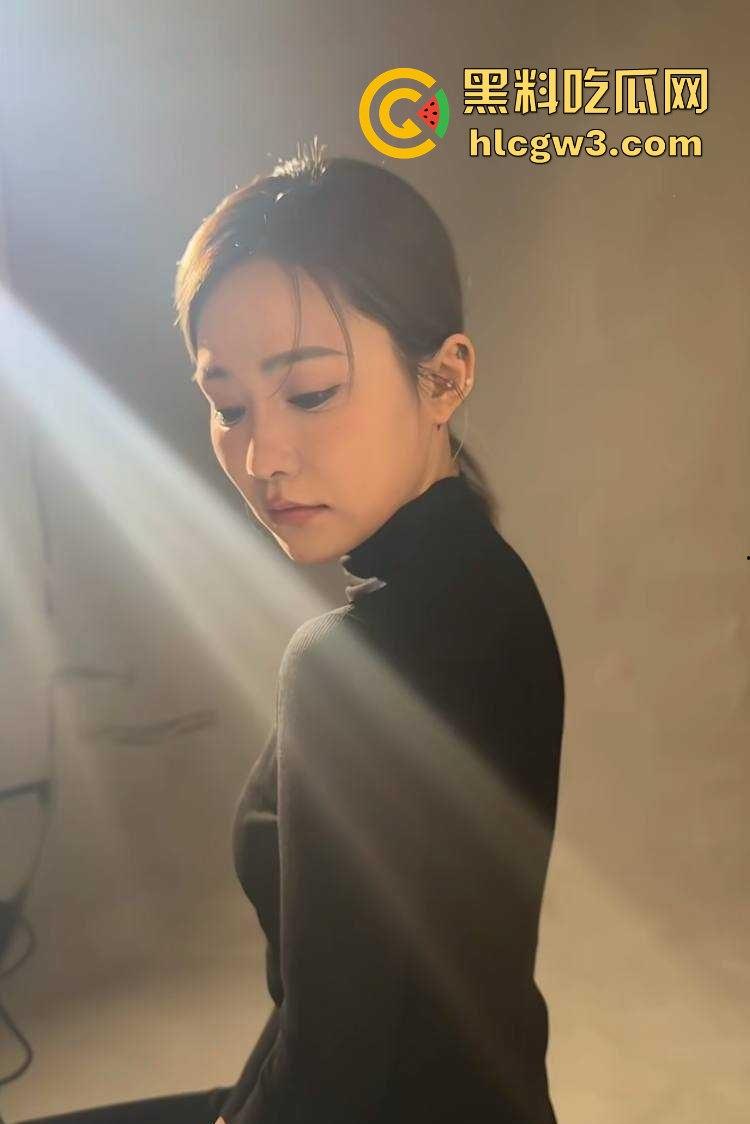 抖音千万粉丝歌手【一支沫z】与北京老头开房视频外泄 跪地舔JB主动开腿挨操 疯狂星期四V我50给你看独家！  第10张