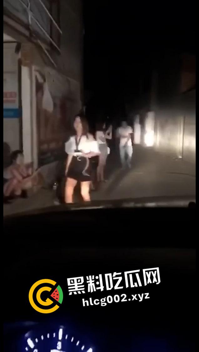 英雄出没小巷里 足浴店里见佳人！孤勇者扫街探店合集 师傅别找了 就这个吧  第2张