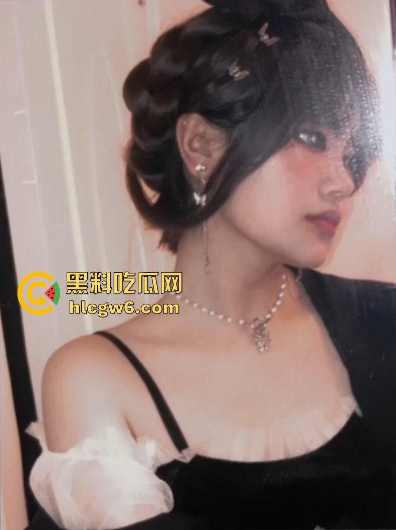 华南理工大学大一反差学妹【黎果果】巨乳黑肥大鲍鱼，阴毛旺盛性欲极强性爱视频遭到曝光。  第2张