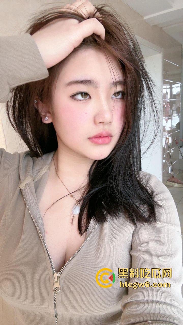 华南理工大学大一反差学妹【黎果果】巨乳黑肥大鲍鱼，阴毛旺盛性欲极强性爱视频遭到曝光。  第5张