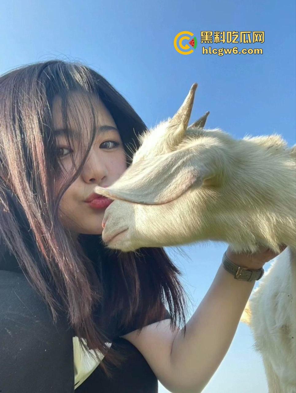 华南理工大学大一反差学妹【黎果果】巨乳黑肥大鲍鱼，阴毛旺盛性欲极强性爱视频遭到曝光。  第7张