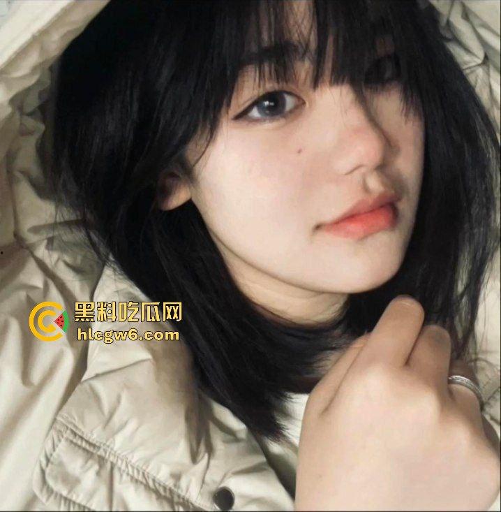 华南理工大学大一反差学妹【黎果果】巨乳黑肥大鲍鱼，阴毛旺盛性欲极强性爱视频遭到曝光。  第9张