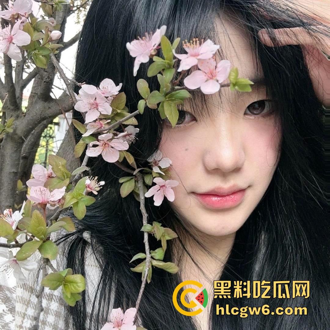 华南理工大学大一反差学妹【黎果果】巨乳黑肥大鲍鱼，阴毛旺盛性欲极强性爱视频遭到曝光。  第15张