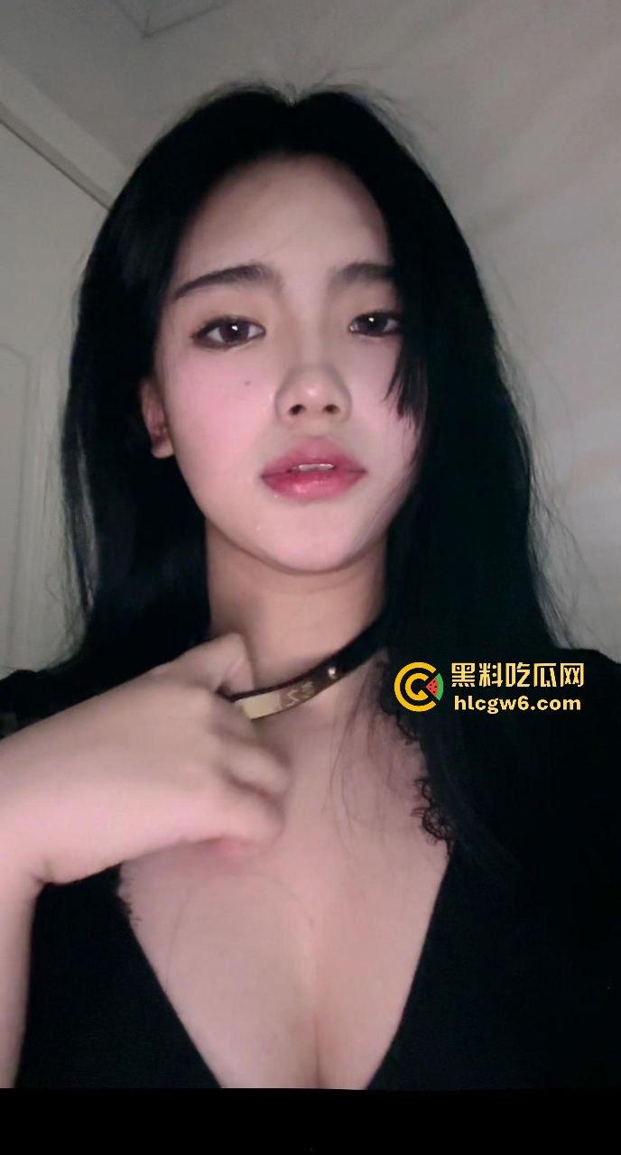 华南理工大学大一反差学妹【黎果果】巨乳黑肥大鲍鱼，阴毛旺盛性欲极强性爱视频遭到曝光。  第16张