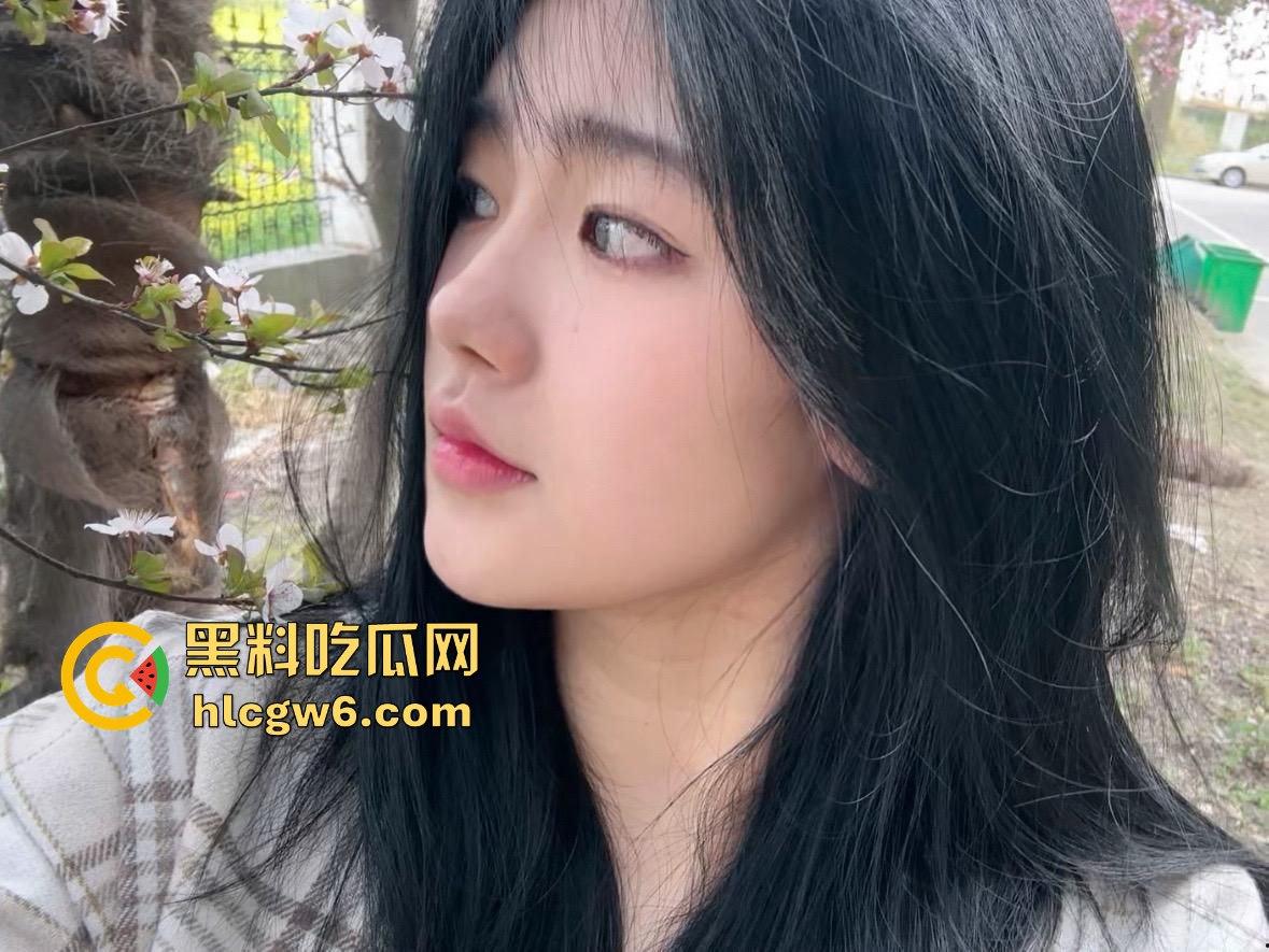 华南理工大学大一反差学妹【黎果果】巨乳黑肥大鲍鱼，阴毛旺盛性欲极强性爱视频遭到曝光。  第21张