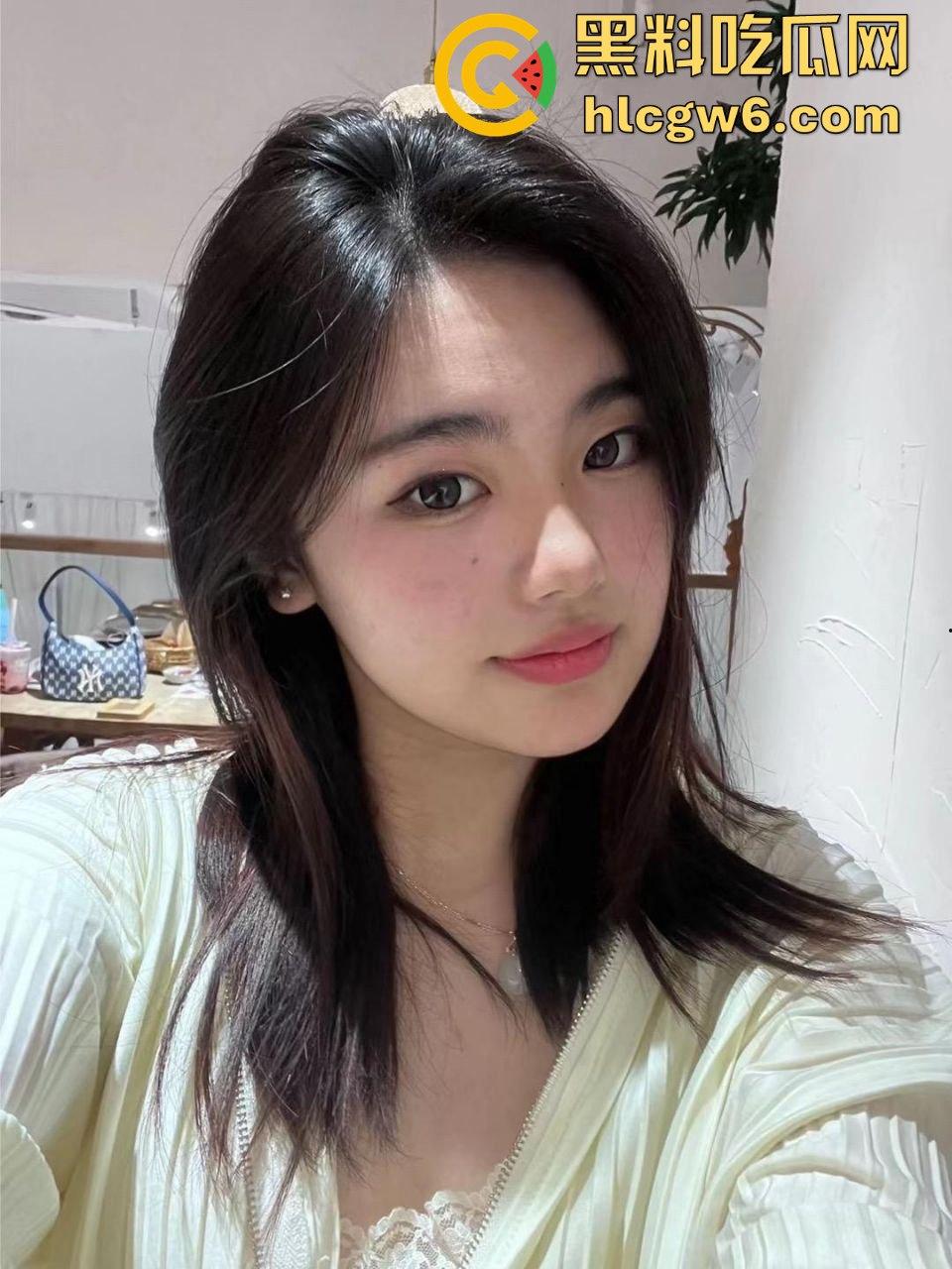 华南理工大学大一反差学妹【黎果果】巨乳黑肥大鲍鱼，阴毛旺盛性欲极强性爱视频遭到曝光。  第33张