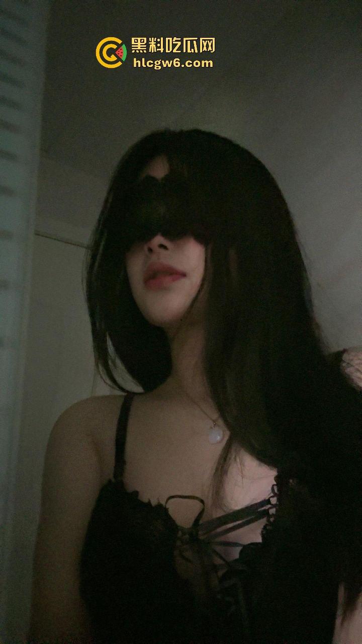 华南理工大学大一反差学妹【黎果果】巨乳黑肥大鲍鱼，阴毛旺盛性欲极强性爱视频遭到曝光。  第37张