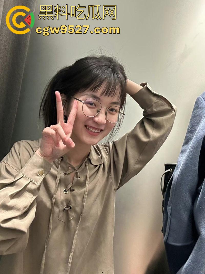 四川师范大一母狗【张露】，表面嫩妹实则暴露狂，醉酒被破处后，被调教成骚母狗，分手后视频被曝光！  第1张