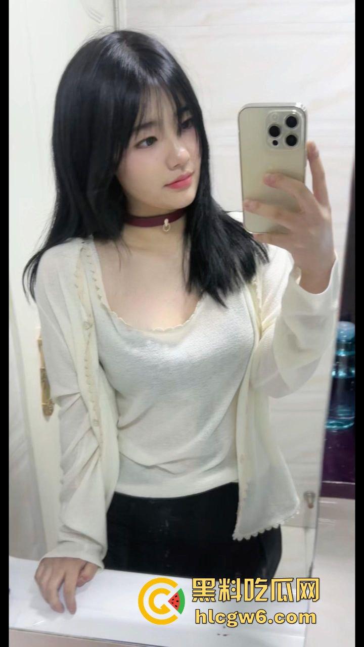 华南理工大学大一反差学妹【黎果果】巨乳黑肥大鲍鱼，阴毛旺盛性欲极强性爱视频遭到曝光。  第42张