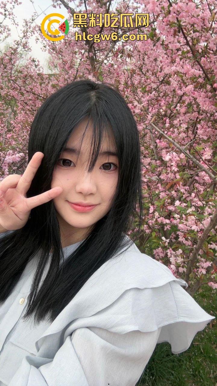 华南理工大学大一反差学妹【黎果果】巨乳黑肥大鲍鱼，阴毛旺盛性欲极强性爱视频遭到曝光。  第54张