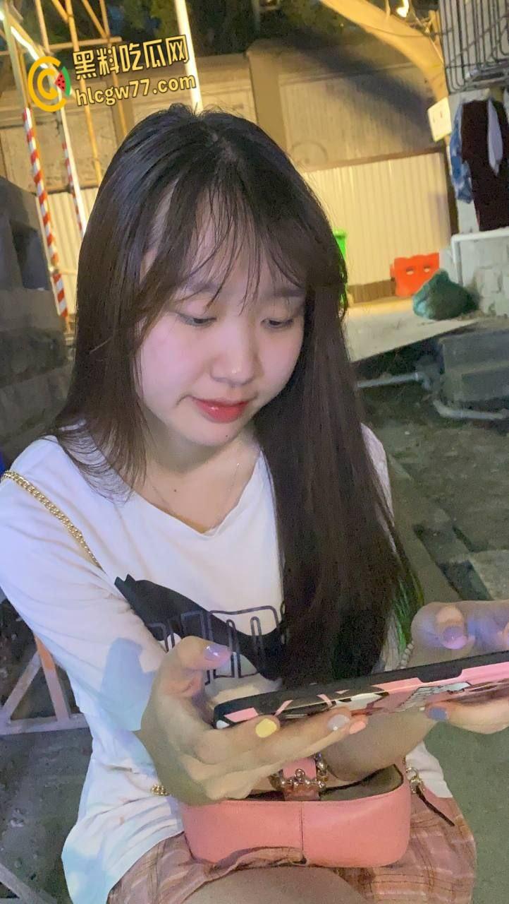 酒吧甜言约微胖小母狗，情趣女仆装下粉嫩骚穴，被猛干到浪叫爸爸不要 !  第1张