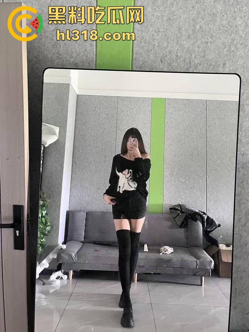 青岛反差母狗【刘子萱】，175cm的极品炮架子，逆天大长腿极致性感，小骚逼被男友操黑后还被曝光  第4张