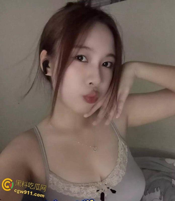 吉林反差母狗【程书宁】，巨乳细腰白虎嫩穴，深喉口交掰逼求操，两个奶子跟个小白兔一样太骚了 !  第1张