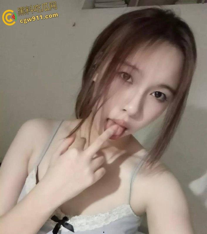 吉林反差母狗【程书宁】，巨乳细腰白虎嫩穴，深喉口交掰逼求操，两个奶子跟个小白兔一样太骚了 !  第2张