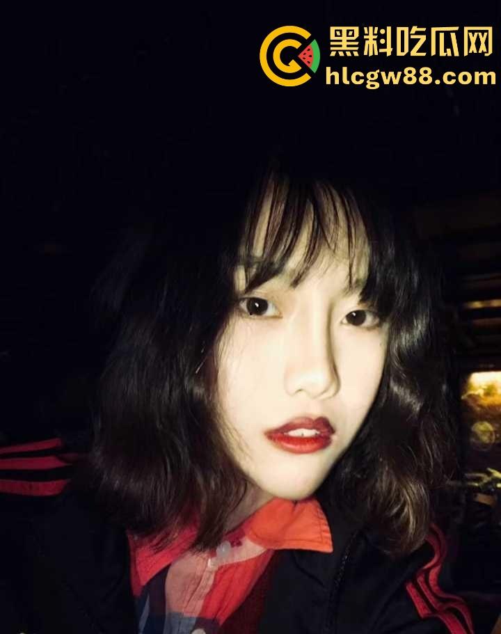 合肥十七中高二嫩妹【鲁艺凡】校外偷腥，穿制服调教跪舔鸡巴，骚洞被无套灌精，黑乳晕还怕怀崽？  第3张