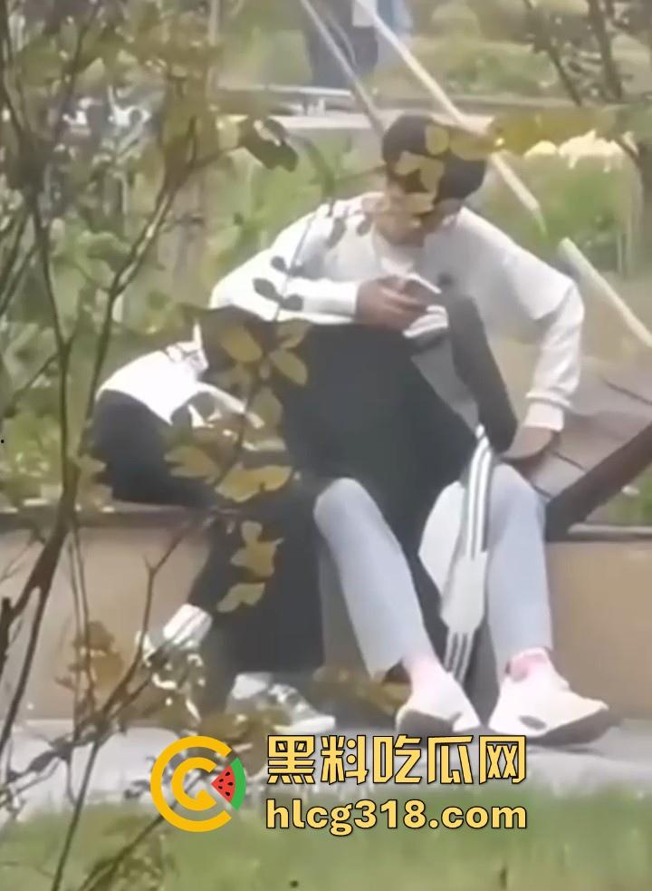 大学的野战瞬间！盘点一下那些性欲极其小伙户外的大学小情侣们的现场视频 满满的荷尔蒙呀！  第1张