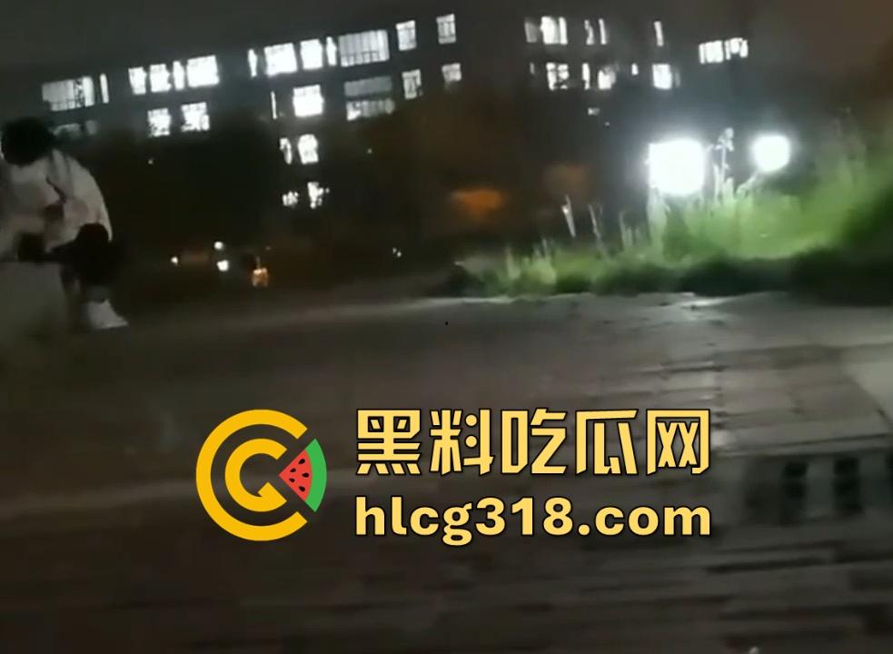 大学的野战瞬间！盘点一下那些性欲极其小伙户外的大学小情侣们的现场视频 满满的荷尔蒙呀！  第5张