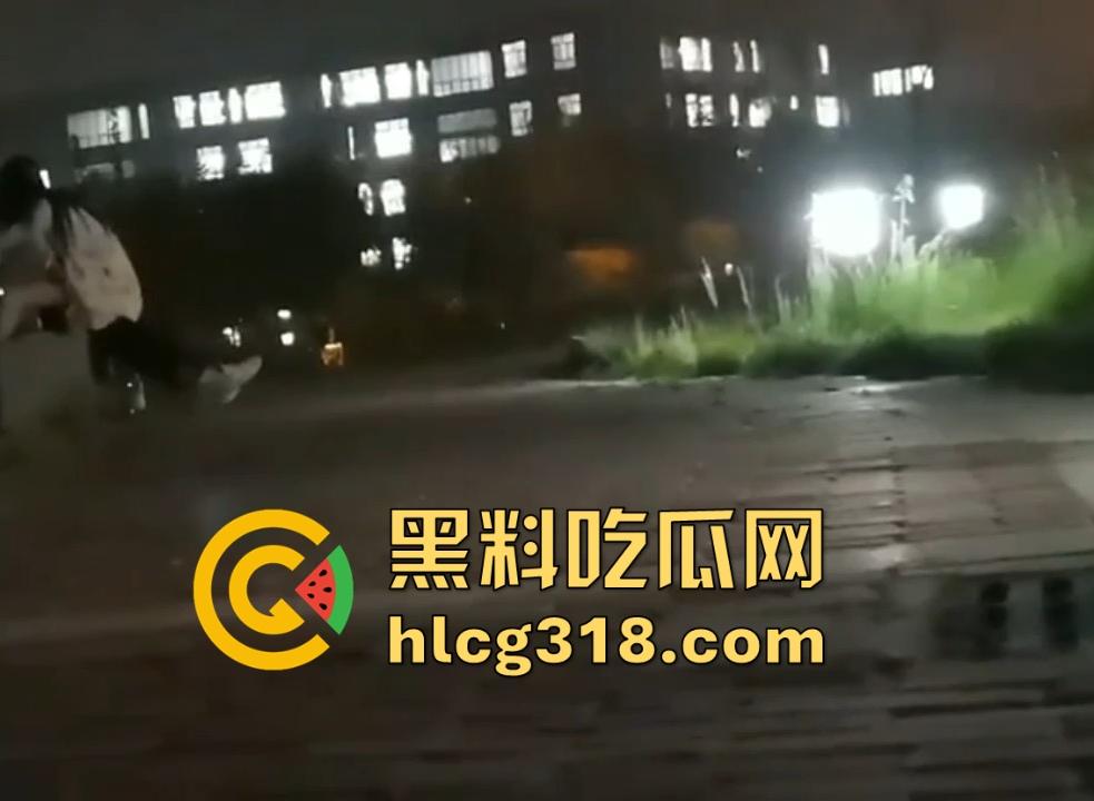 大学的野战瞬间！盘点一下那些性欲极其小伙户外的大学小情侣们的现场视频 满满的荷尔蒙呀！  第7张