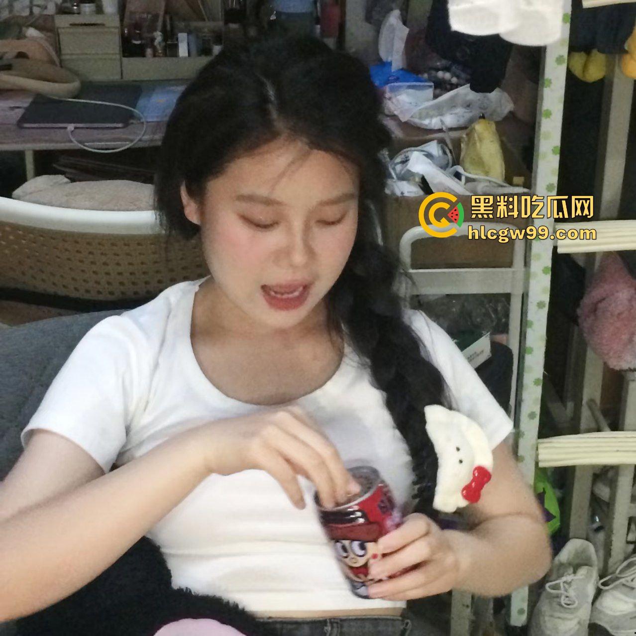 河南大专反差母狗多人肉便器【王佳怡】下课直奔酒店道具拉满，与炮友2位好兄弟玩3P爆操！  第3张