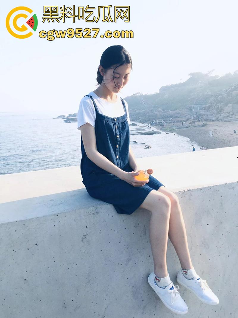 南京师大清纯学妹【卢瑞涵】，大长腿性感嫩妹，背着男友和体育生开房，趴着吃鸡大喊爸爸操我！  第1张