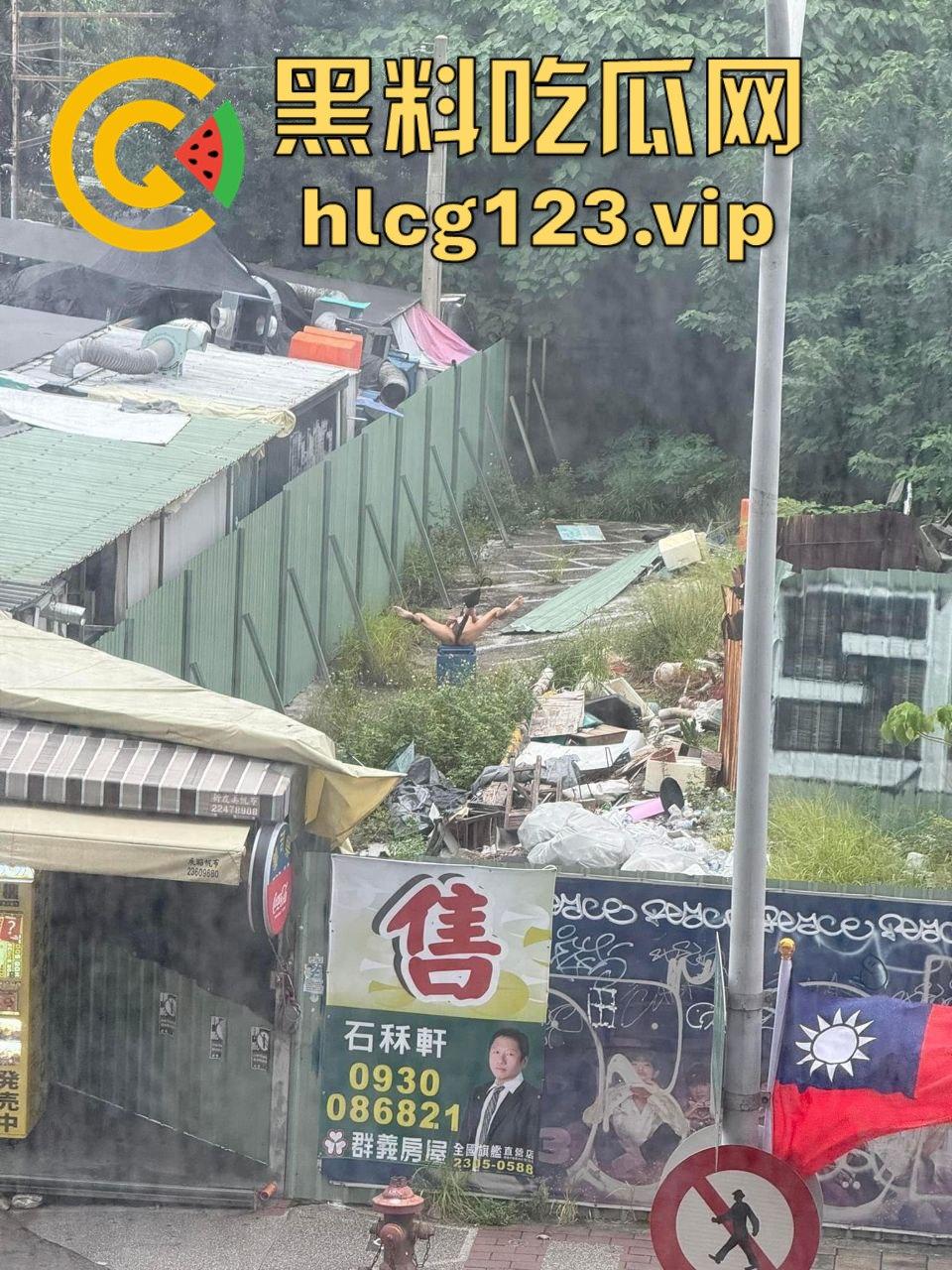 台中垃圾场狠人硬核骚操作！花式操雨伞，捅屁眼，吃瓜群众在高楼全程记录拍摄！  第8张