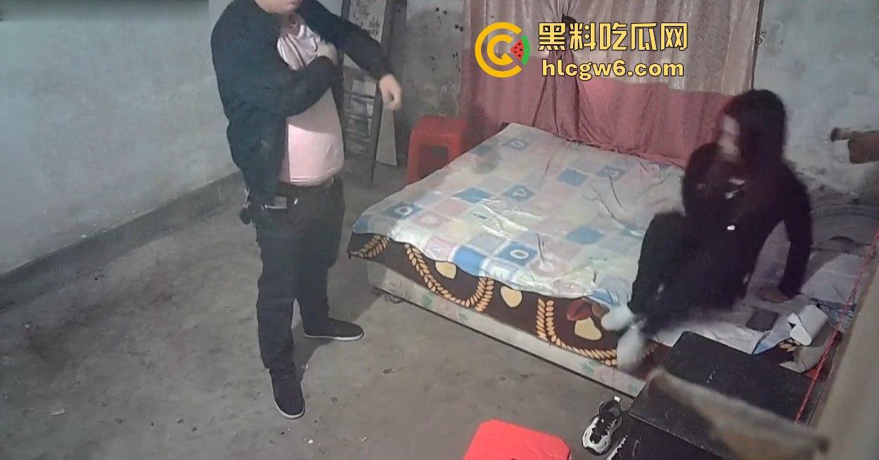 监控偷拍曝光 站街女怒接小鸟胖男百元一炮 75下秒完 平均每下1块3 兄弟真是按秒计费的性价比之王！  第1张