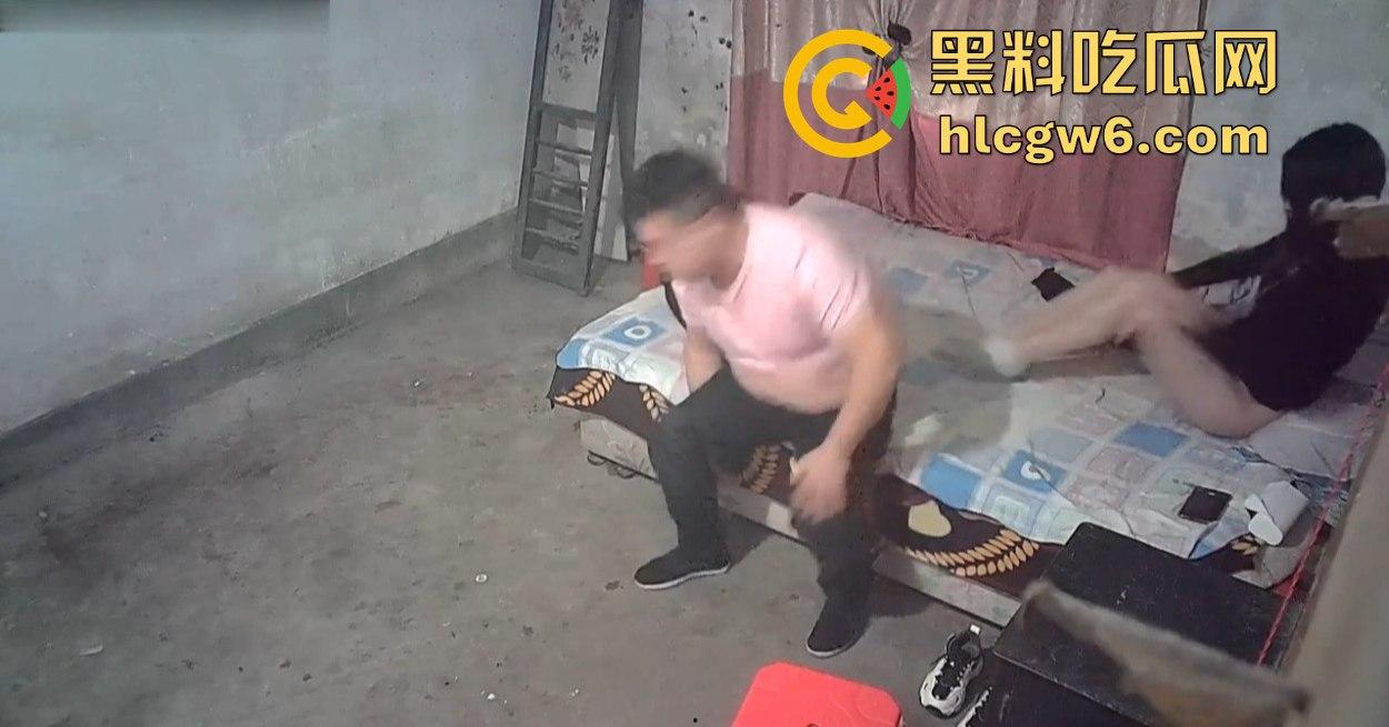 监控偷拍曝光 站街女怒接小鸟胖男百元一炮 75下秒完 平均每下1块3 兄弟真是按秒计费的性价比之王！  第2张