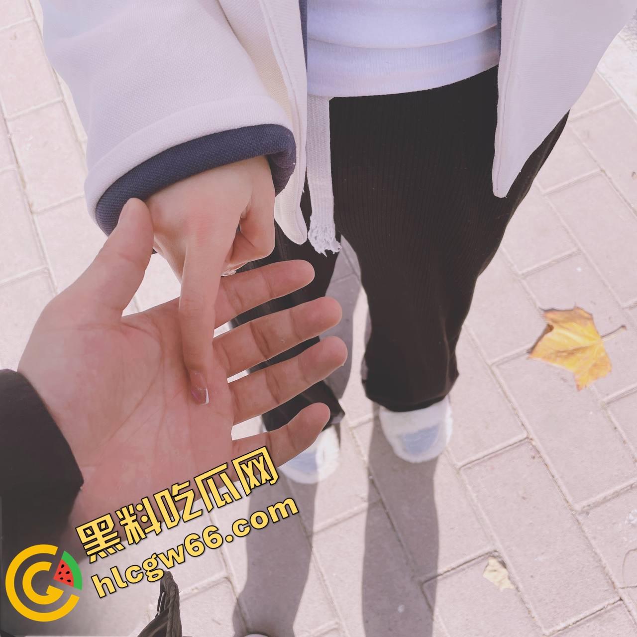 海角28岁教师姐姐淫路曝光！弟弟苦追终操大屁股姐，半推半就插进去，三年性瘾喷发射满臀！  第25张