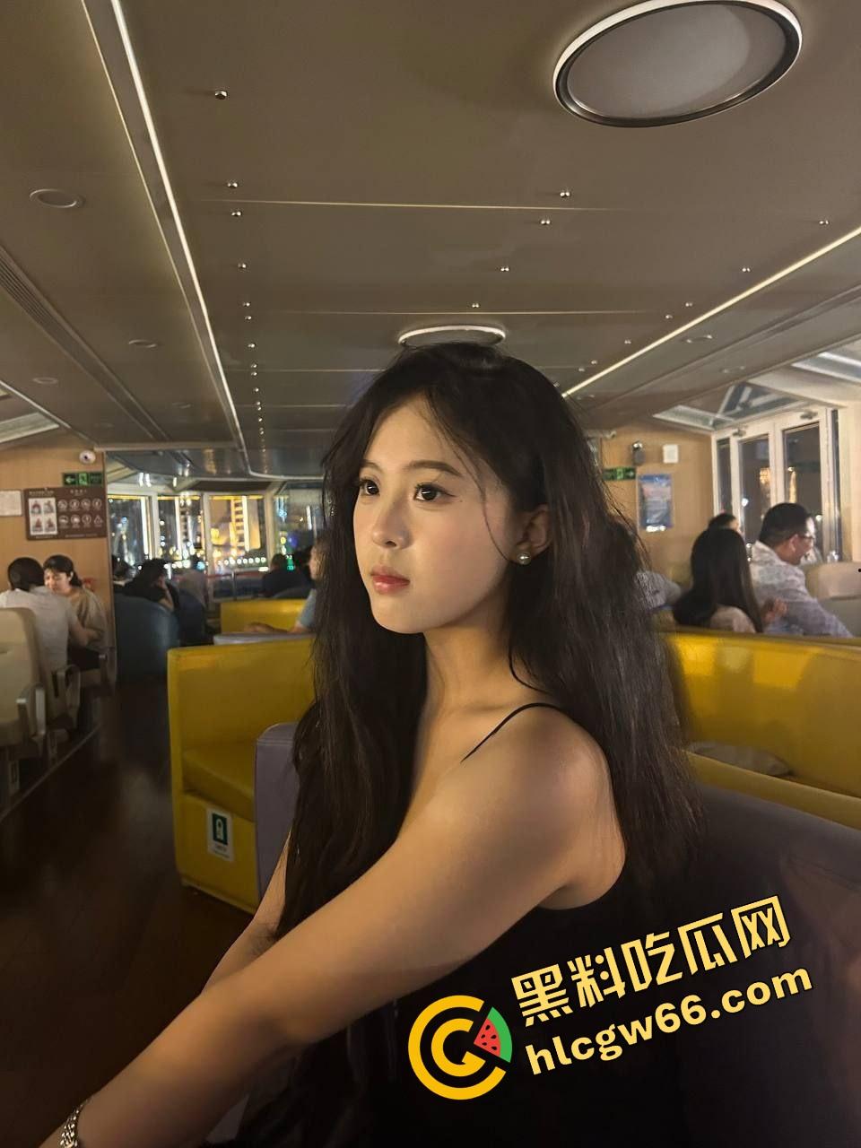 女友闺蜜【赵汝】开档丝袜被中出，御姐脸傻白甜性格，深情舔屌主动骑坐，小穴松垮得像被操穿！  第6张