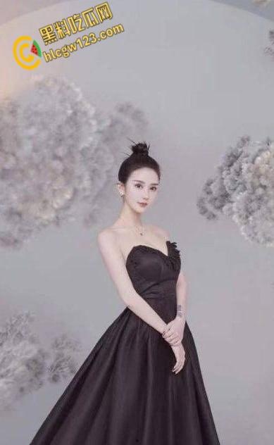 上海名媛【张佳怡】下海爆操，肉感肥臀无套内射，这身材真是极品尤物！  第1张