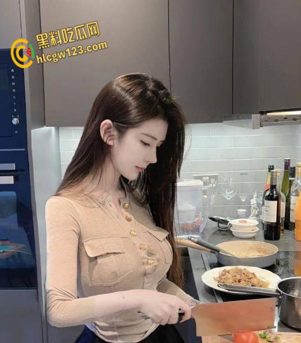 上海名媛【张佳怡】下海爆操，肉感肥臀无套内射，这身材真是极品尤物！  第3张