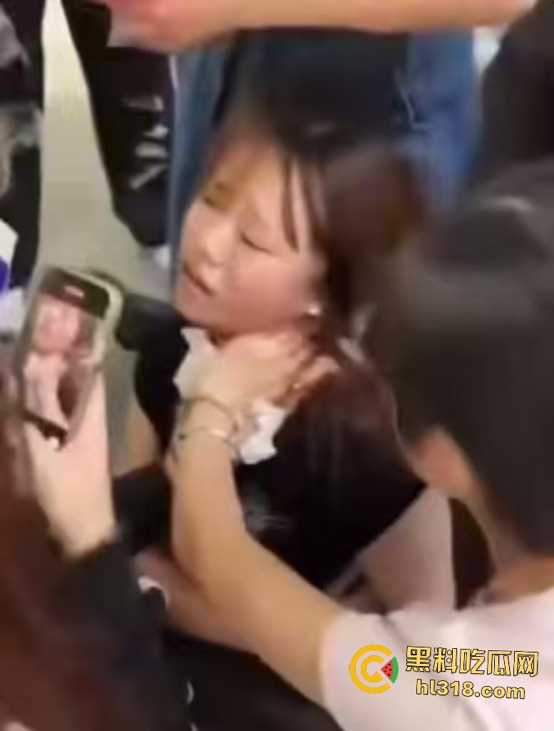 马来西亚华裔女学生被男友家暴囚禁好不容易逃出来又惨遭男友割喉，真是逃不出恶魔手爪啊！  第5张