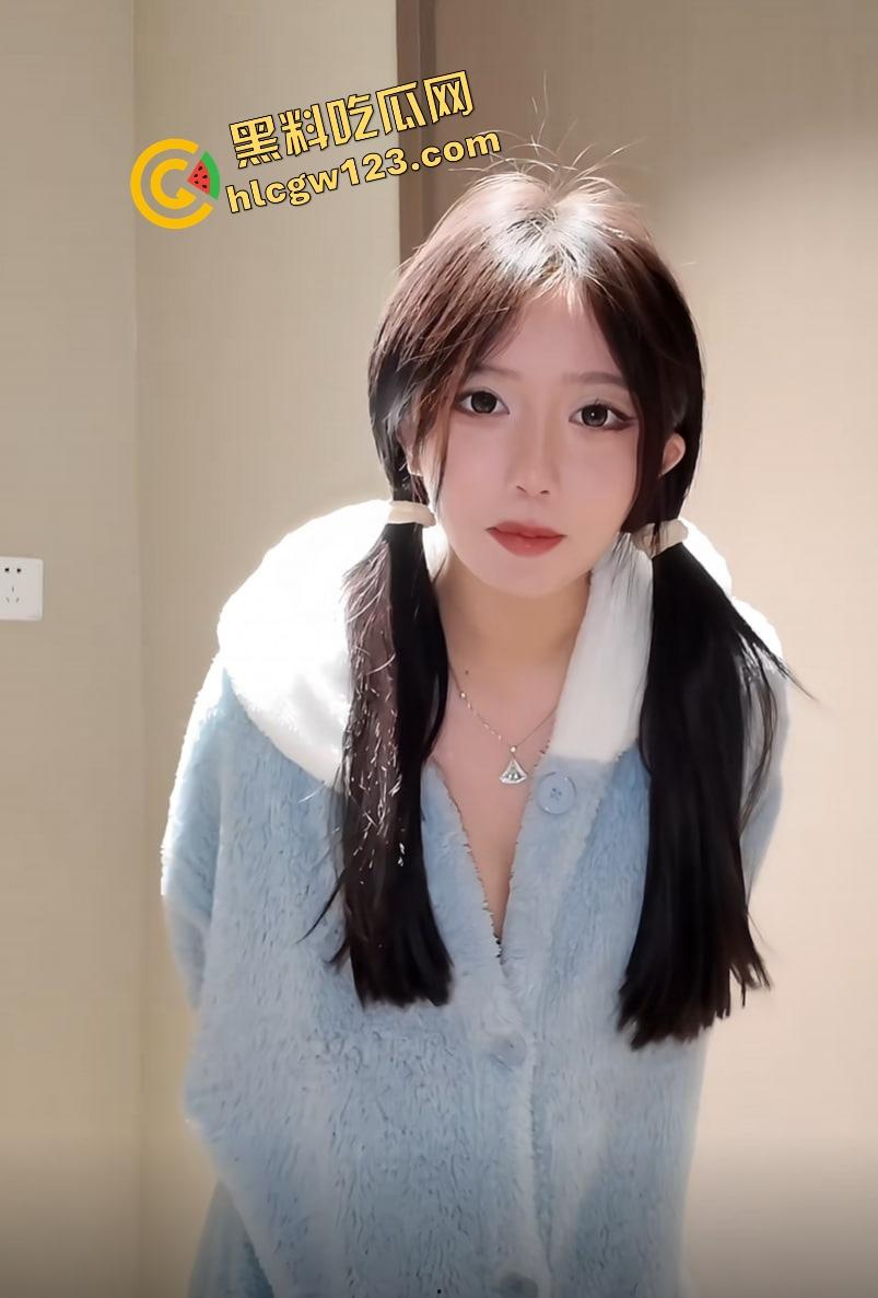 抖音回归首秀还没开『呆妹儿』先被前男友爆料干翻，开房洗澡视频实锤露脸，逼毛贴腿根，自己疯狂洗！  第12张