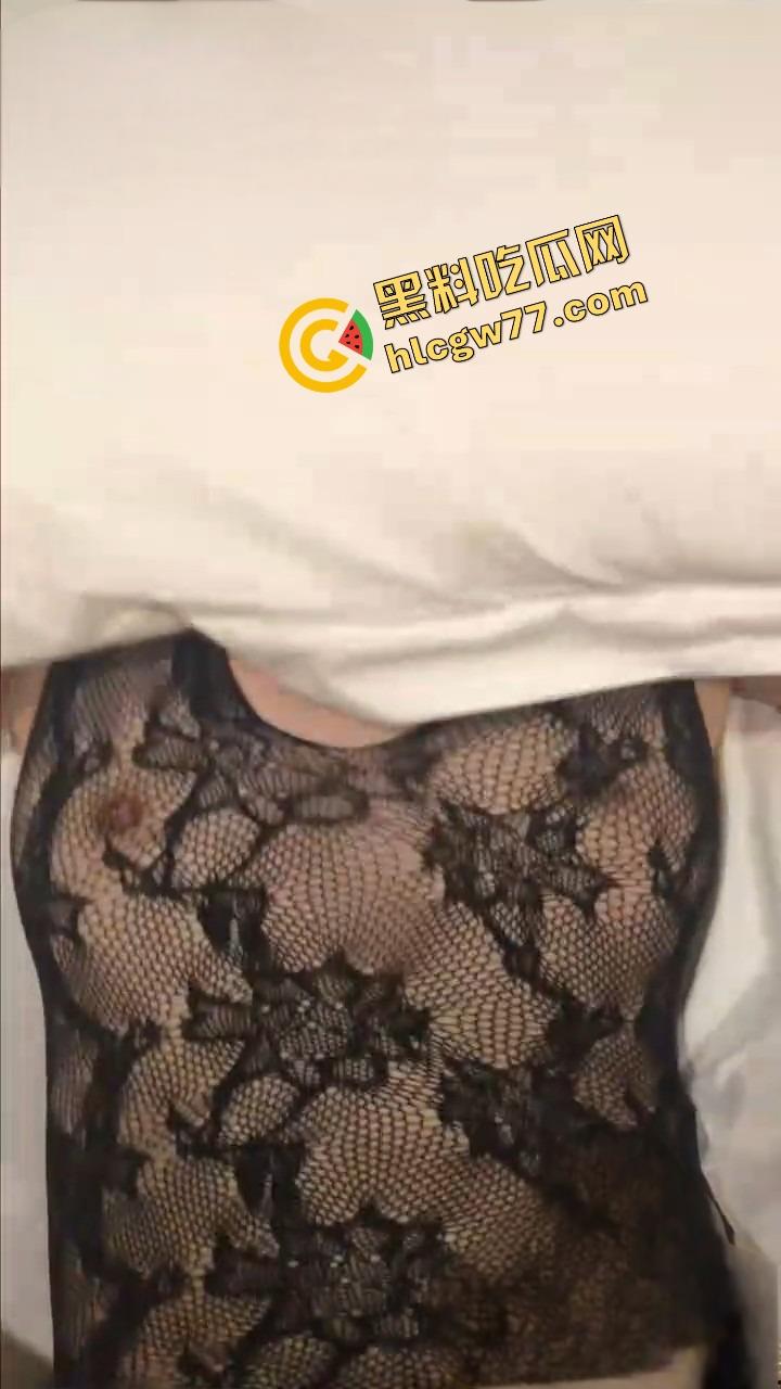 中原新柳镇准新娘【柳萍萍】未婚夫拍床上实战炫耀被哥们转发流出，情趣内衣无套浪叫夹精全程露脸！  第8张