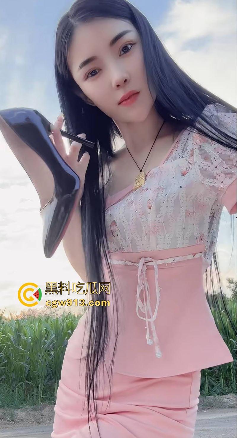 快手网红【小师妹甜甜】御姐气质风情万种，大尺度私拍性感骚舞，扭臀挑逗诱惑拉满！  第2张