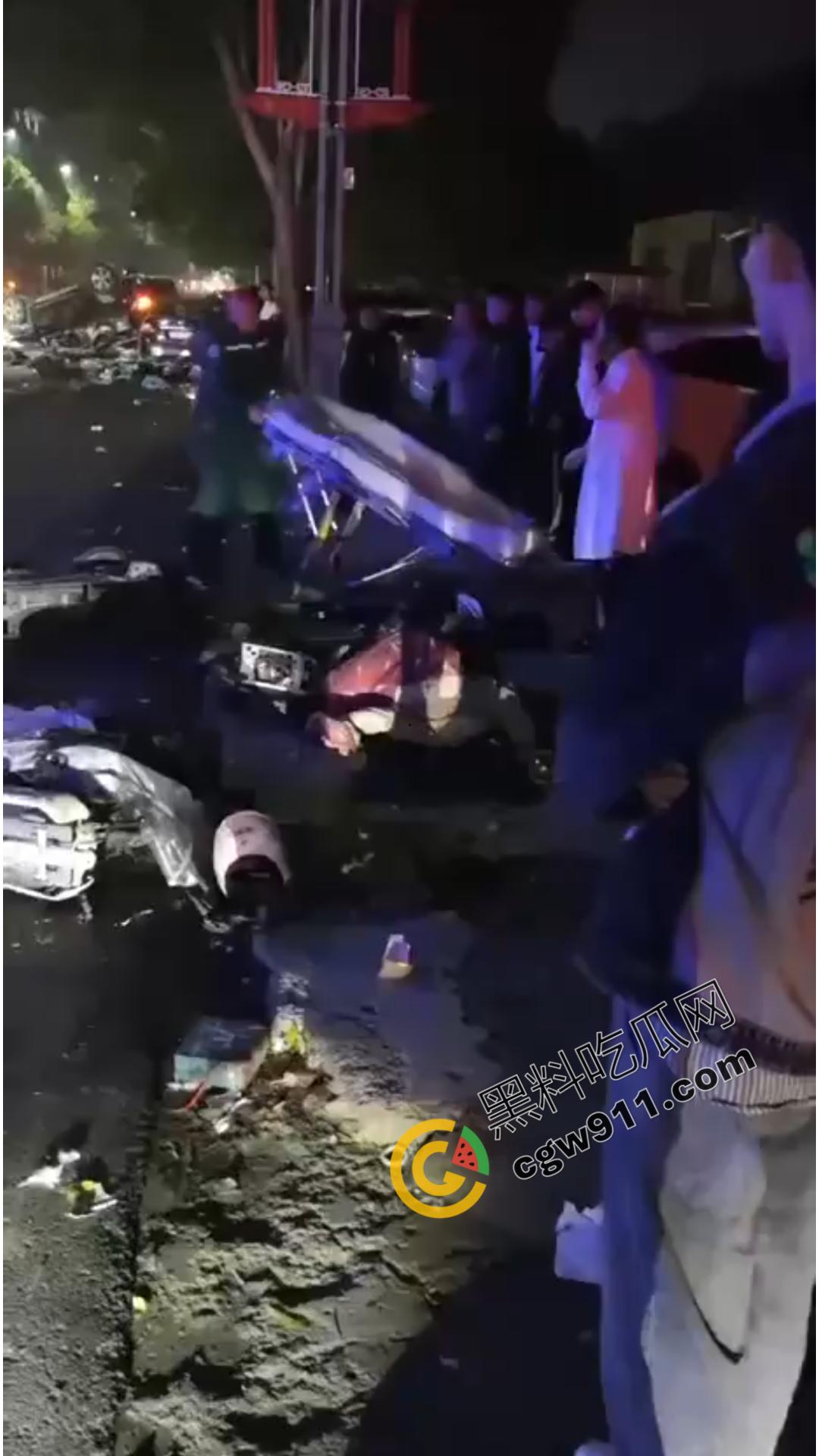 山东聊城酒驾惨祸！一夜间造成8死1伤惨烈场面，路面染血惨不忍睹，令人们悲痛欲绝。  第5张