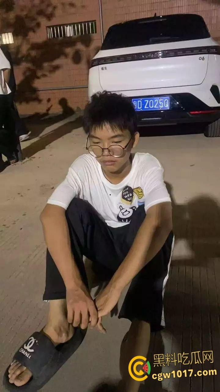 广东省汕头华里西村 ，14岁女孩被4名男生殴打致死，女孩母亲在尸体旁磕头寻求帮忙！  第7张