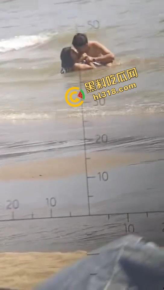 风雨交加浪涌如潮，在海中怒干鲍鱼，海风吹干精液，浪花上打在身上啪啪响，他说风雨中这点痛算什么！  第6张