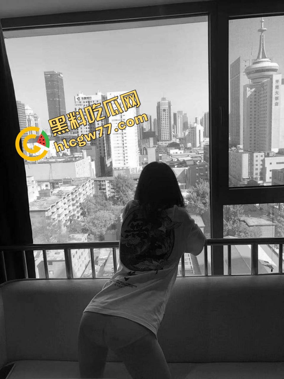 广东深圳学妹『钱幽幽』清纯脸皮底下是骚浪婊，穿女仆装露逼自拍求干，嘴里塞着肉棒发呻吟！  第4张