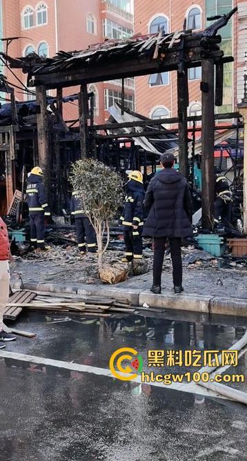 郑州东建材突发火灾，现场浓烟滚滚，火舌漫天，多视角现场直击，这会老板估计还在闷闷哭  第10张