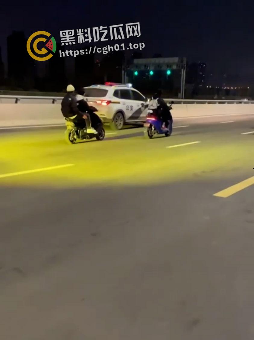 郑州精神小伙半夜鬼火炸街 挑衅交警 追后大混战 中国也有自己的佛罗里达州  第8张