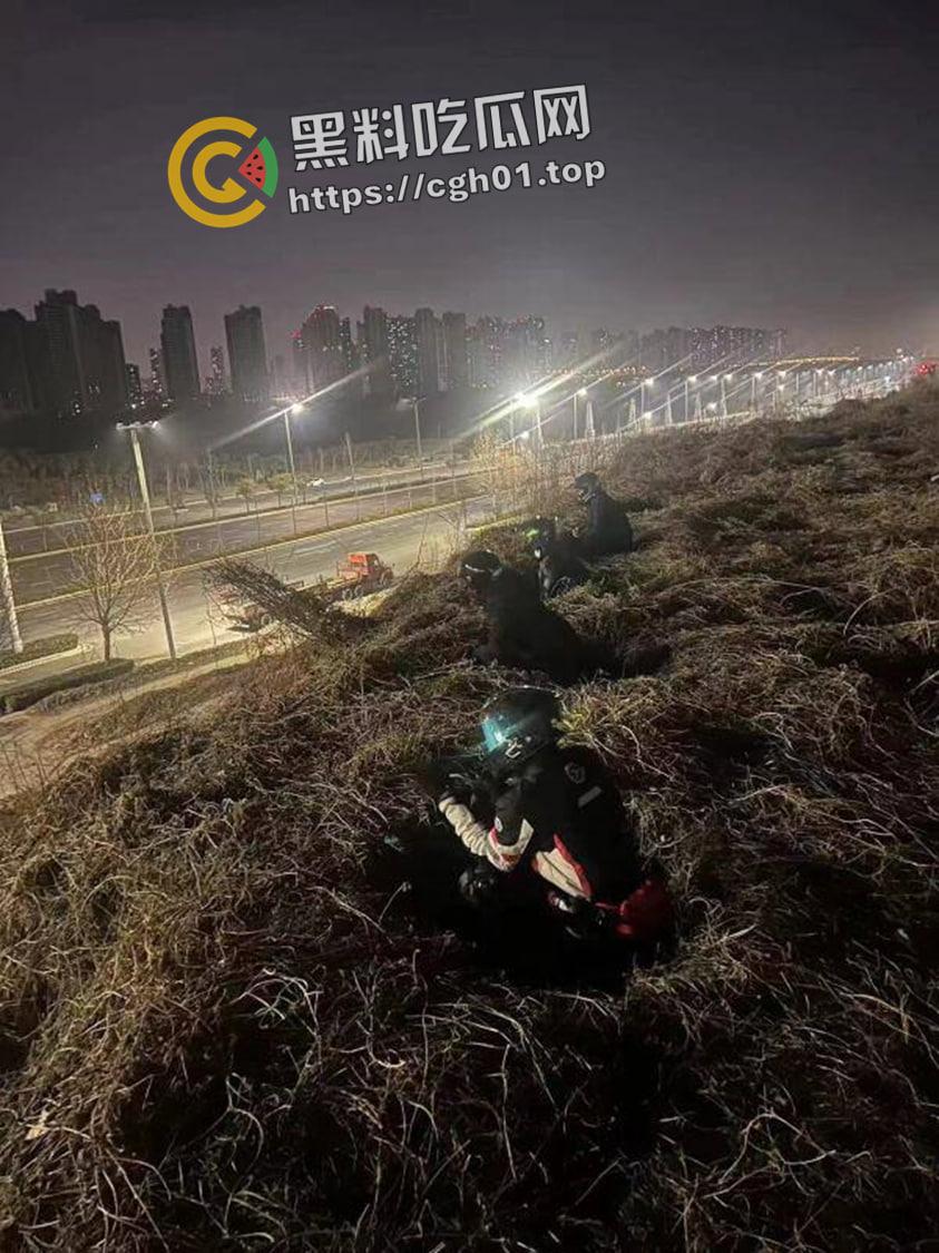 郑州精神小伙半夜鬼火炸街 挑衅交警 追后大混战 中国也有自己的佛罗里达州  第13张