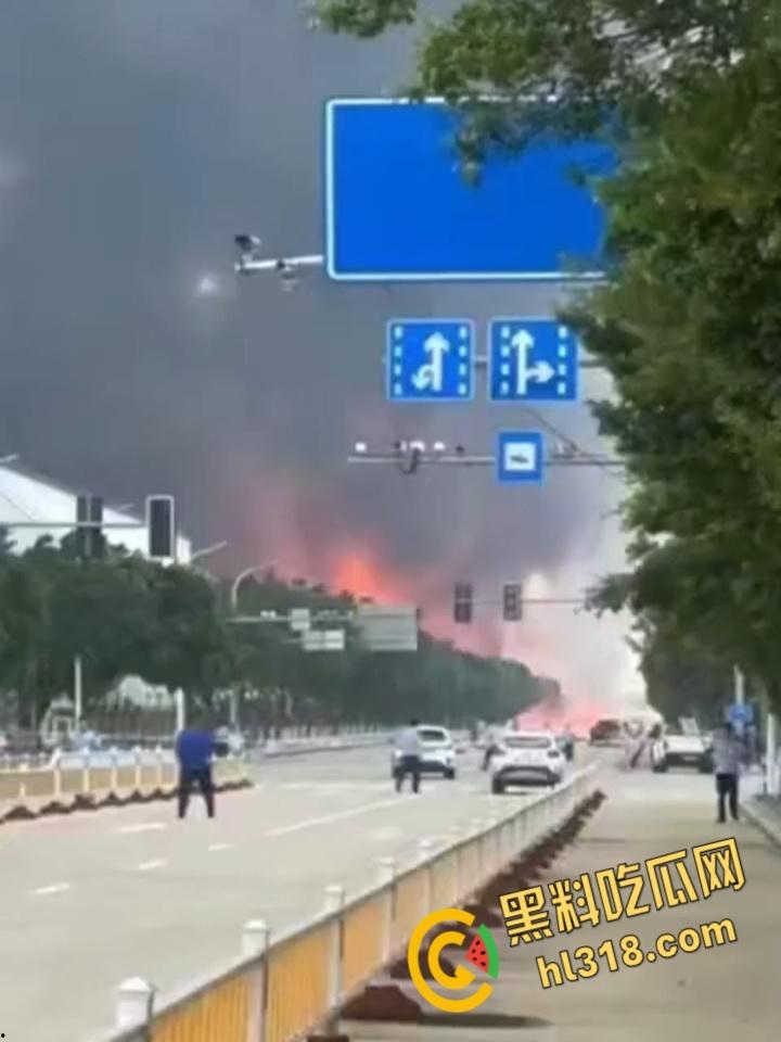 福清厂房大火黑烟吞没半城，黑烟冲天形势严峻，消防硬汉玩命压火硬刚，黑烟抢救零伤亡！  第8张