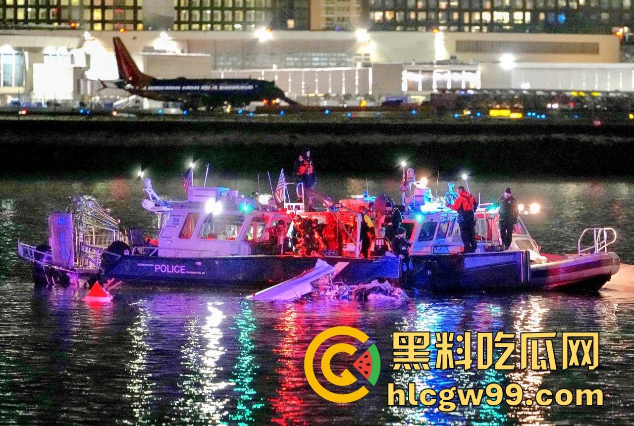 美国惊天空难，堪萨斯飞往弗吉尼亚的航班撞上美军黑鹰直升机，机上疑有高级军官！  第1张