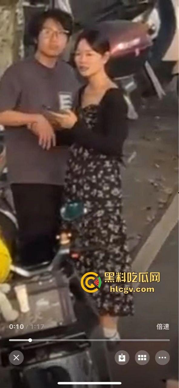 重庆渣男多次出轨被女友当街教训！肘击扇脸一顿狂揍，高跟鞋拔子差点上脸，最后道歉还发QQ空间！  第9张