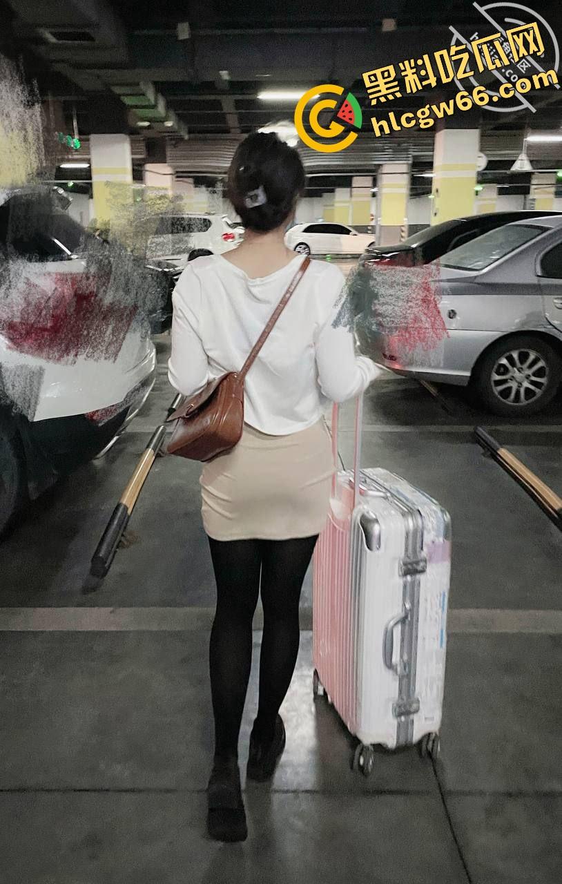 海角精品帖子，巨乳表姐住我家.在大城市的网红表姐被渣男伤透了心，瞒着家人要偷偷跑回来！  第17张