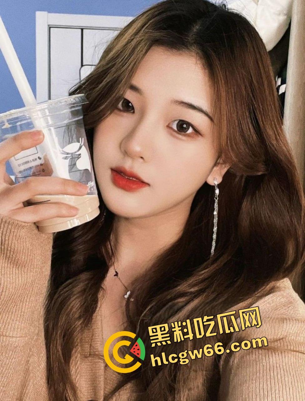 上海02年的『卫林敏』人模狗样，专供金主射精，绿帽男友绿得像青岛啤酒成全网最惨小表弟！  第4张