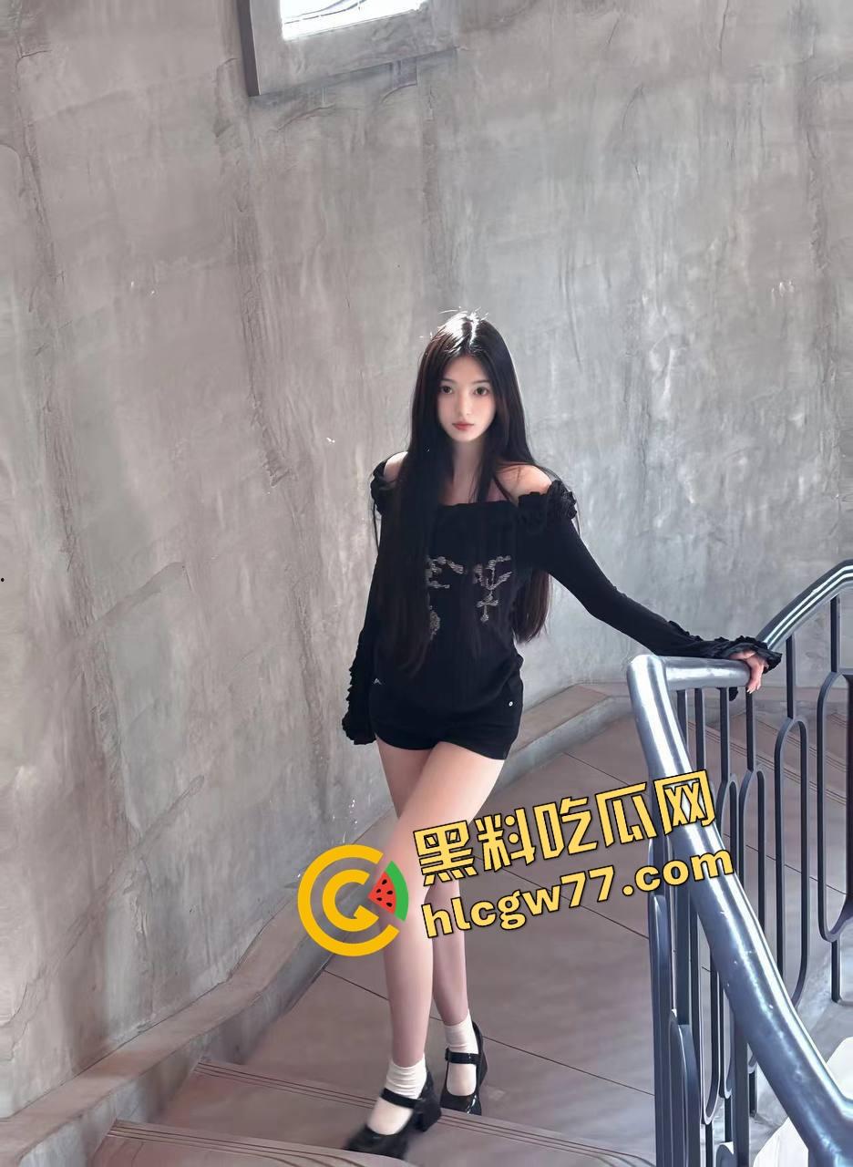 西河舔狗丈夫自愿请人干老婆『顾晚晴』牛仔裤下一甩翘臀，想草的单男报名排队！  第1张